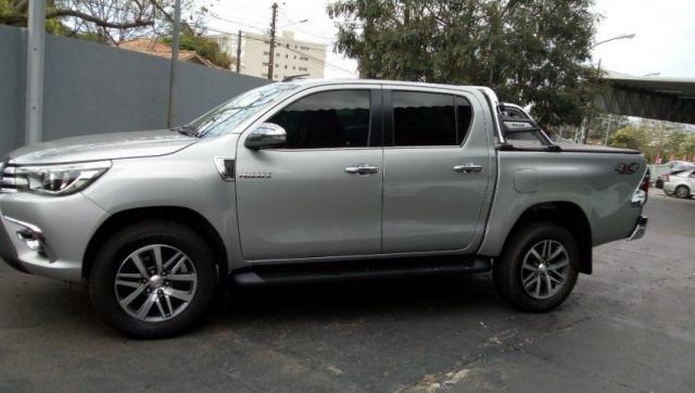 TOYOTA HILUX CD SRX 4X4 2.8 TB AT Prata 2017/2018 - Foto 9