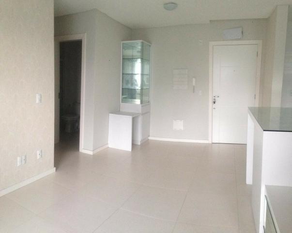 Apartamento 2 dormitórios sendo 1 suíte, em ótima localização no centro!! - Foto 2