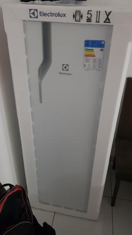 Geladeira nova na caixa com nota fiscal - Foto 2