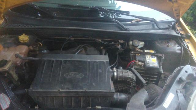 Fiesta sedan 1.6 Zetec Rocam 7.000 - Foto 3