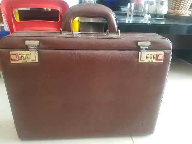 Maleta couro notebook com segredo
