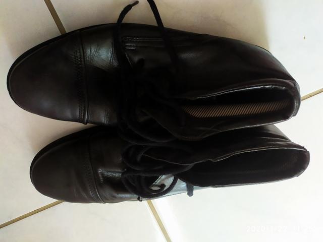 5 pares sapatos masculinos em couro (42) pelo preço de 1 - Foto 2
