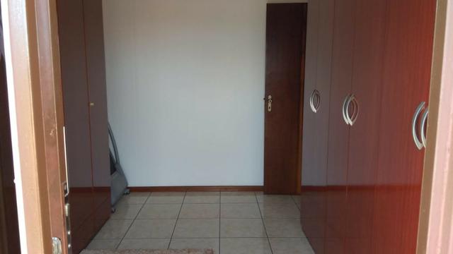 Ótima residência c/ 04 quartos, amplo terreno e salão de festas em Uvaranas !!! - Foto 11
