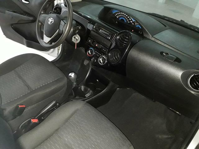 Toyota Etios Sedan 1.5 2015 - Aceita troca menor valor - - Foto 7