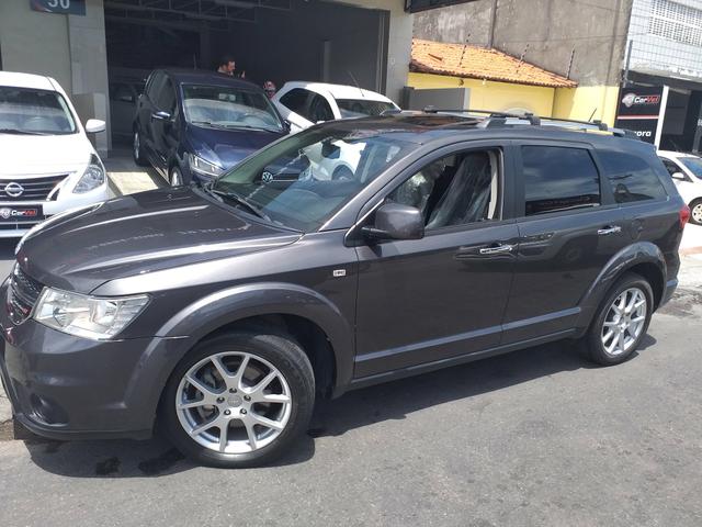Journey rt 3.6 v6 automático ela oferece muita segurança e espaço interno - Foto 8