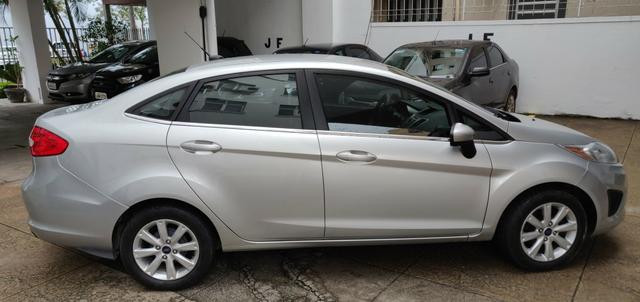 New Fiesta Sedan SE