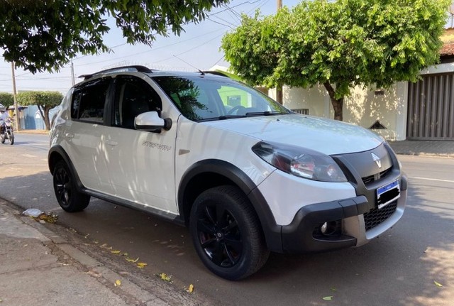 SANDERO STEPWAY 1.6 COMPLETO