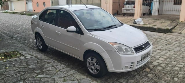 FIESTA SEDAN 2009