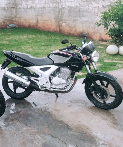CB TWISTER 250 SEM DETALHES