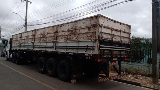 VENDE-SE OU TROCA CARRETA LS GRANELEIRA COM PNEU