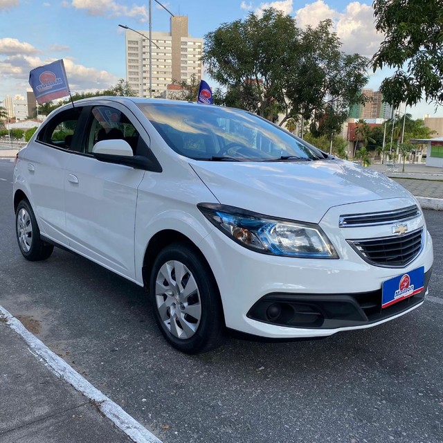 ONIX LT 1.4 COMPLETO. BEM NOVINHO