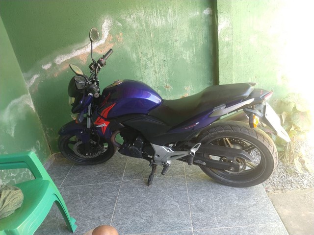 MOTO HONDA CB 300