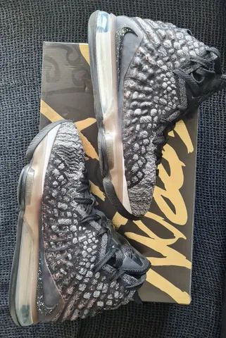 Vendo LeBron 17