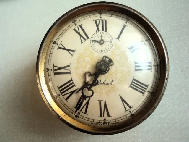 Relógio Despertador Rubinick- Anos 60 - Funcionando ( p/ Colecionador, Retirada de Peças) - Foto 3