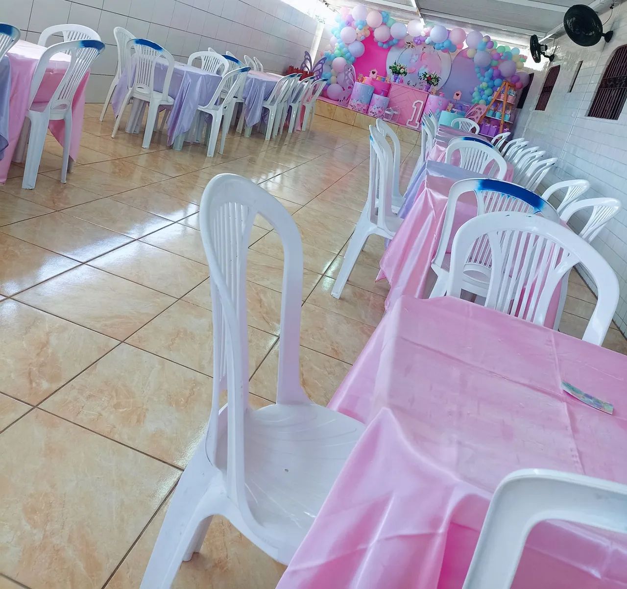 Locações de mesas e cama elástica  - Foto 2