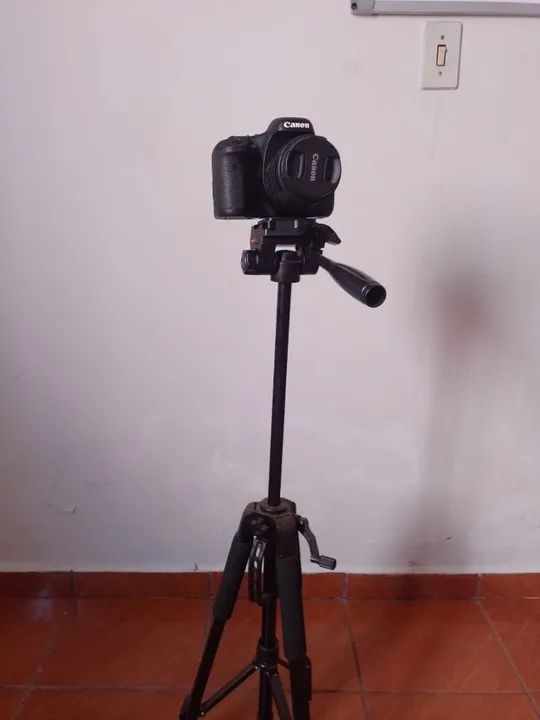 Canon 7D Câmera Profissional + Lente Canon 15x88mm + Tripé Profissional e brindes - Foto 2