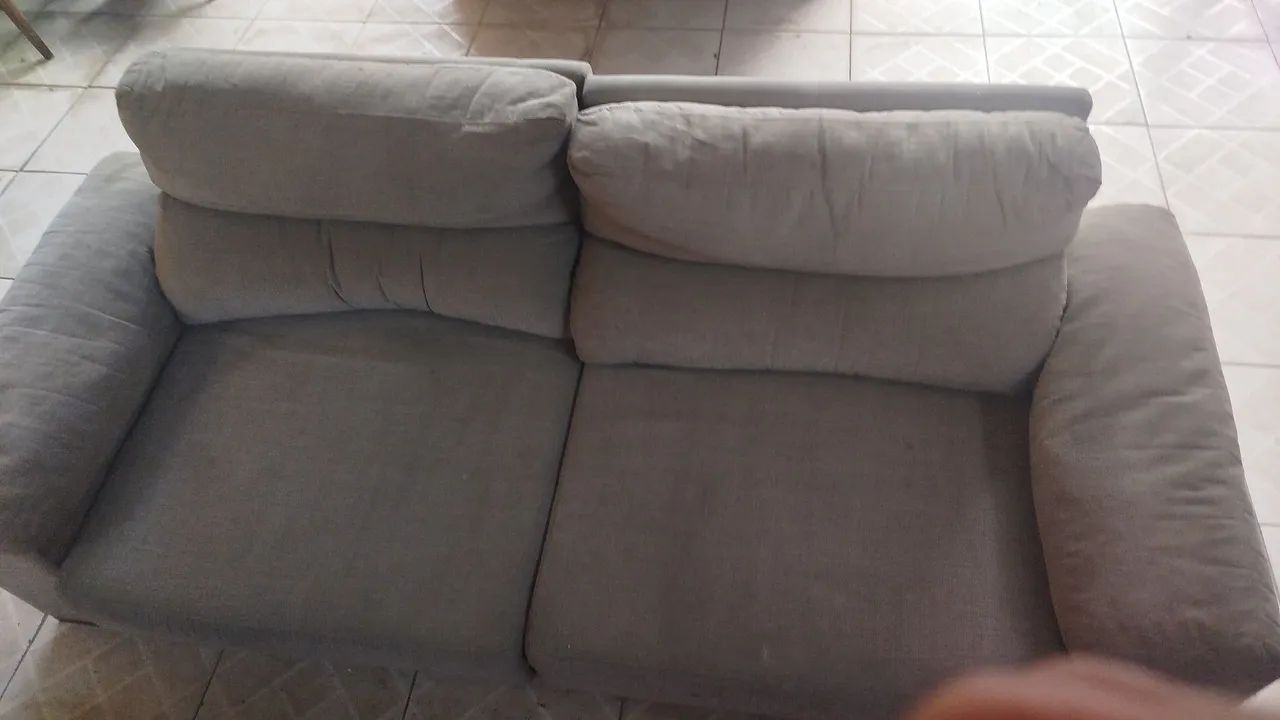 Sofá 3 lugares confortável e em ótimo estado