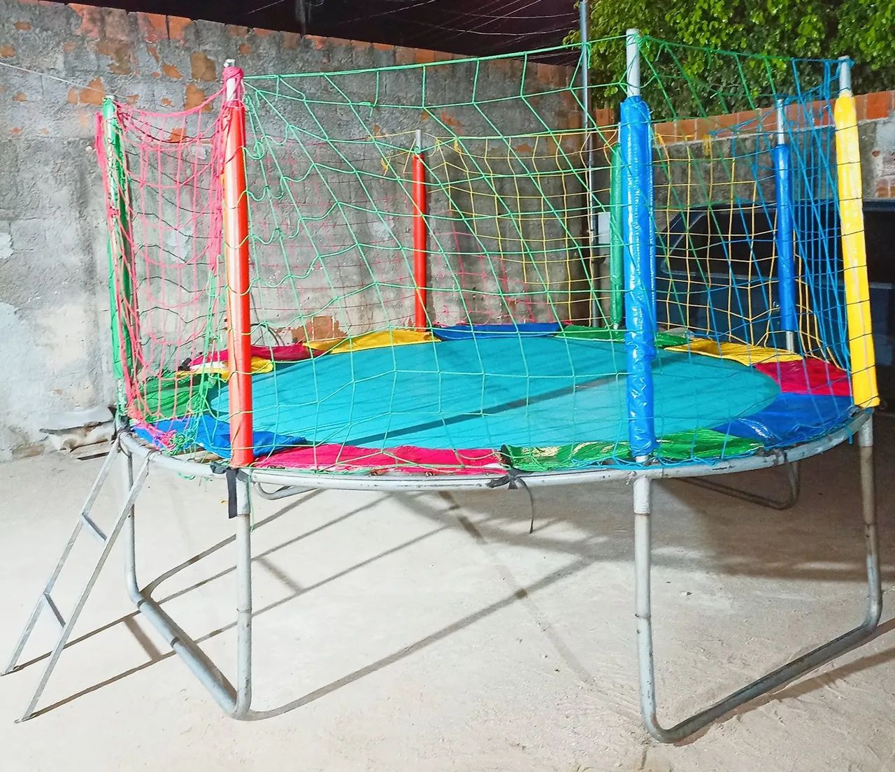 Locações de mesas e cama elástica  - Foto 3