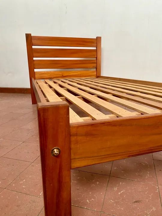 Cama de Solteiro 90cm em Madeira Maciça - Muiracatiara