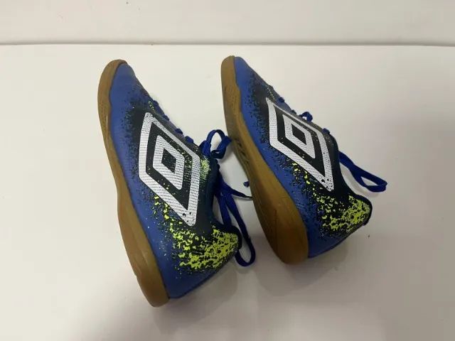 Chuteira Futsal Umbro Indoor Cosmic - Infantil - Tamanho 32 (Brasil) - Foto 5