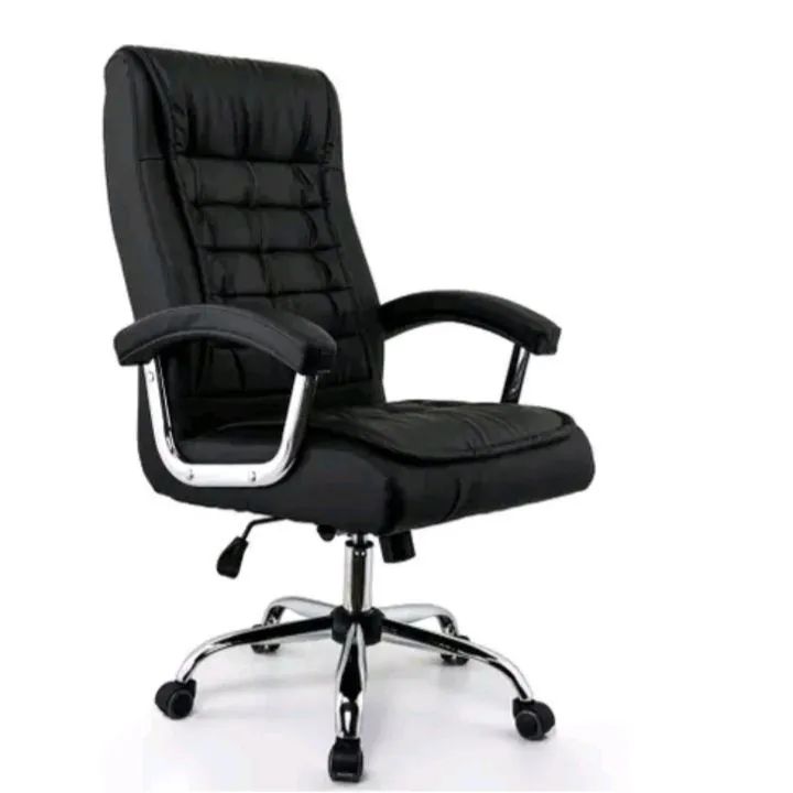 Cadeira de Escritório Giratória com Rodinhas - Couro Preto