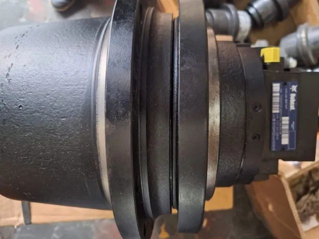 Motor de Tração NOVO - Original Bobcat E42 - Foto 4