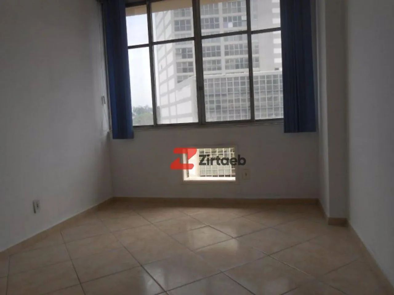 SALA COM DOIS AMBIENTES NO CENTRO JUNTO AS ESTAÇÕES DO METRÔ URUGUAIANA E DO VLT