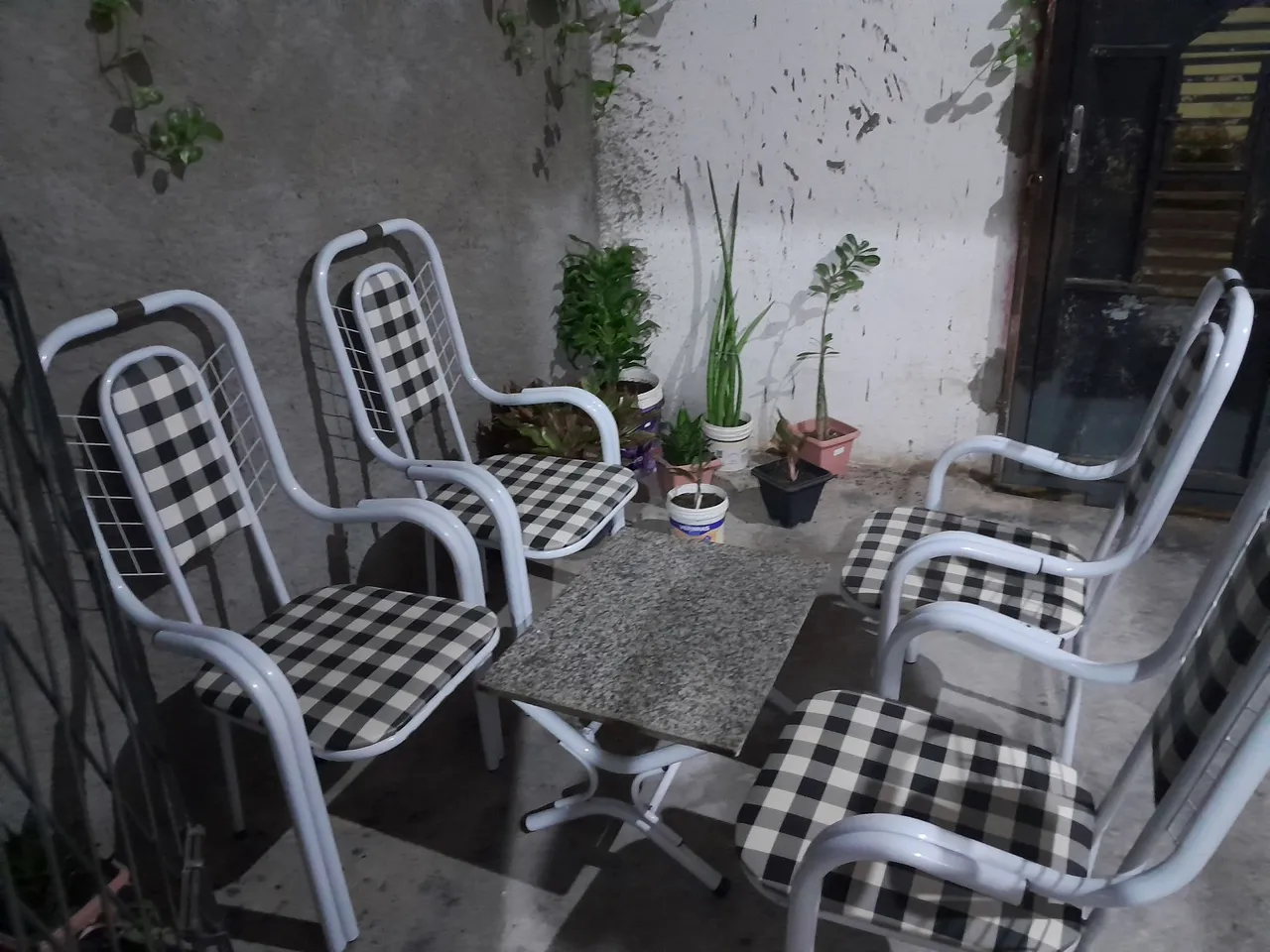 Conjunto de cadeiras para área externa