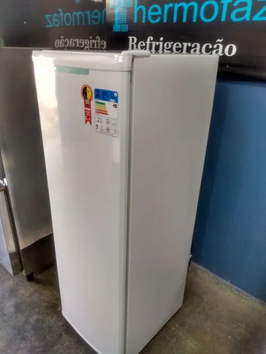Freezer vertical slim marca Consul 110V 200 lts