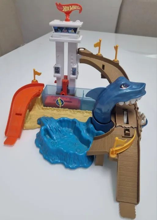Hot Wheels - Brinquedo de pista com tubarão
