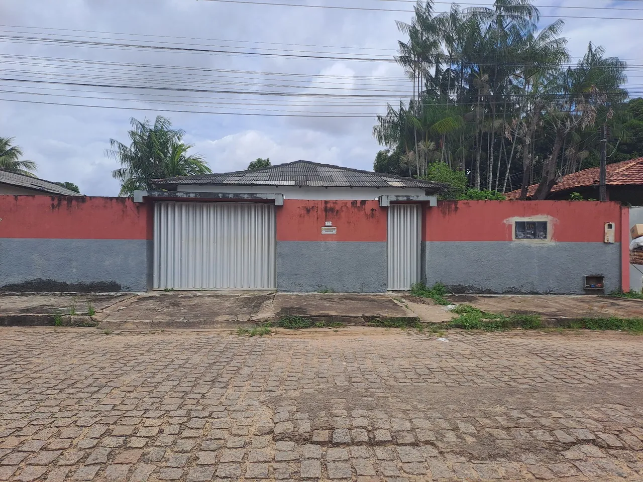 Aluga-se apartamento