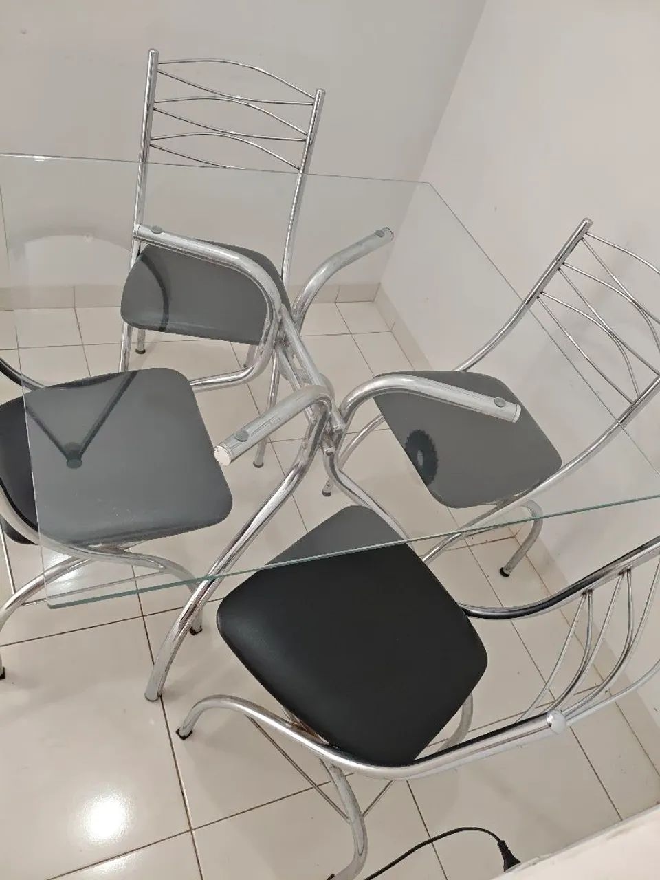 Conjunto mesa de vidro + 4 cadeiras - Foto 4