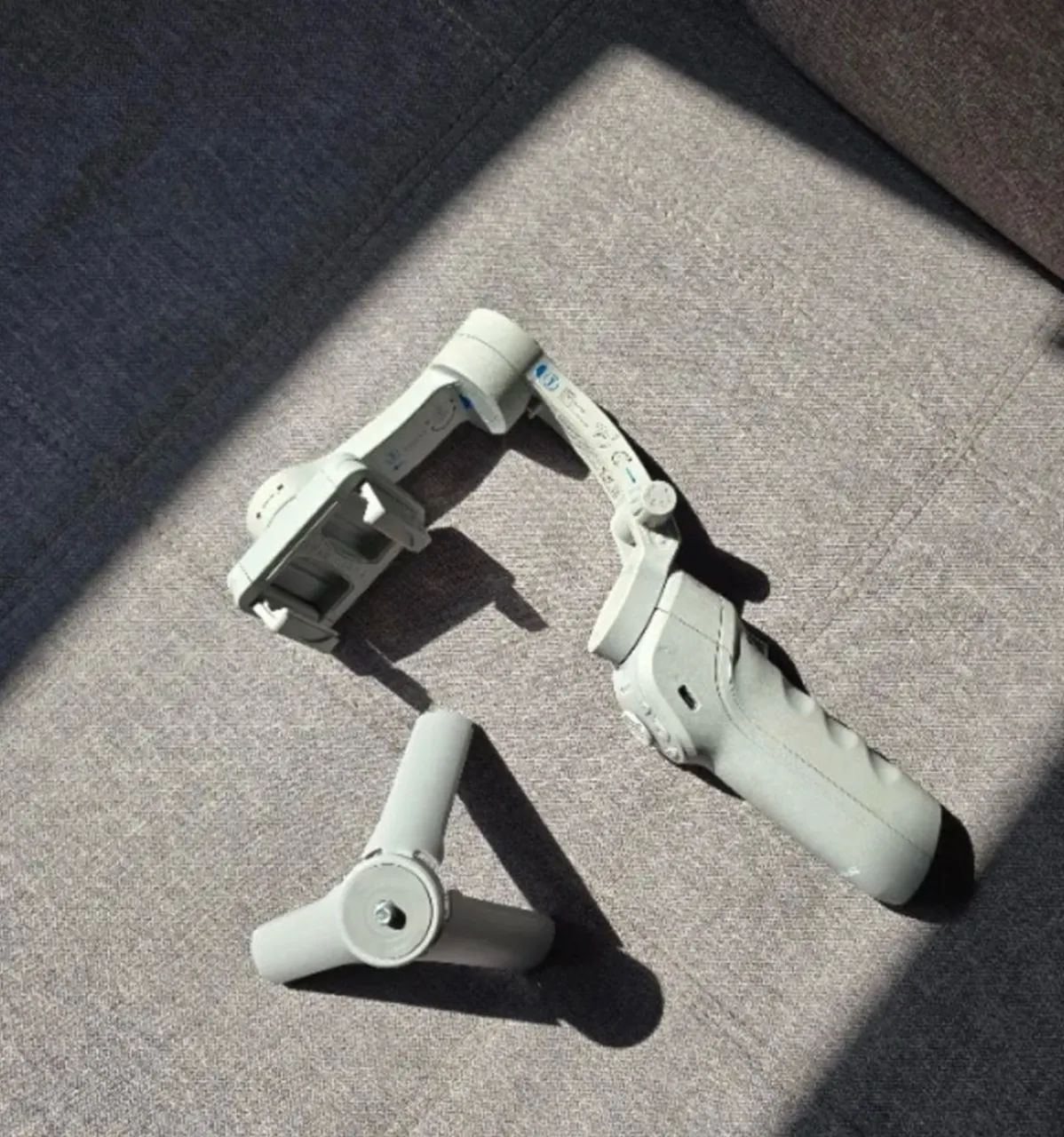 AXNEN HQ6 com Luz - Gimbal Dobrável - 3 Eixos, Zoom e Rastreamento Facial