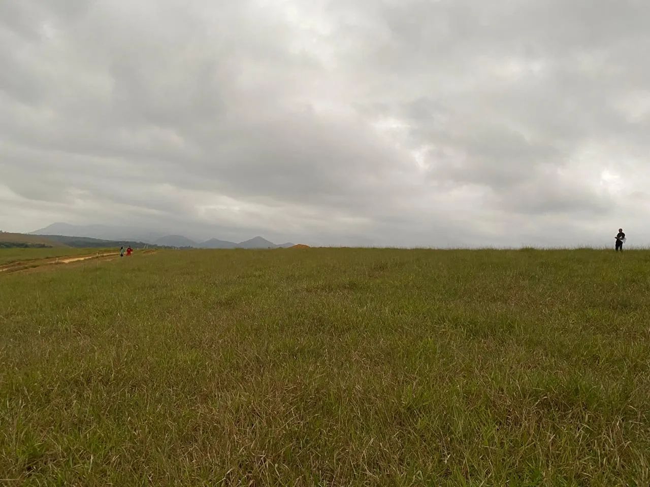 Lindo LOTE  para venda com 1282m2 em no Condomínio Fechado Faz Barão do Império - Foto 3