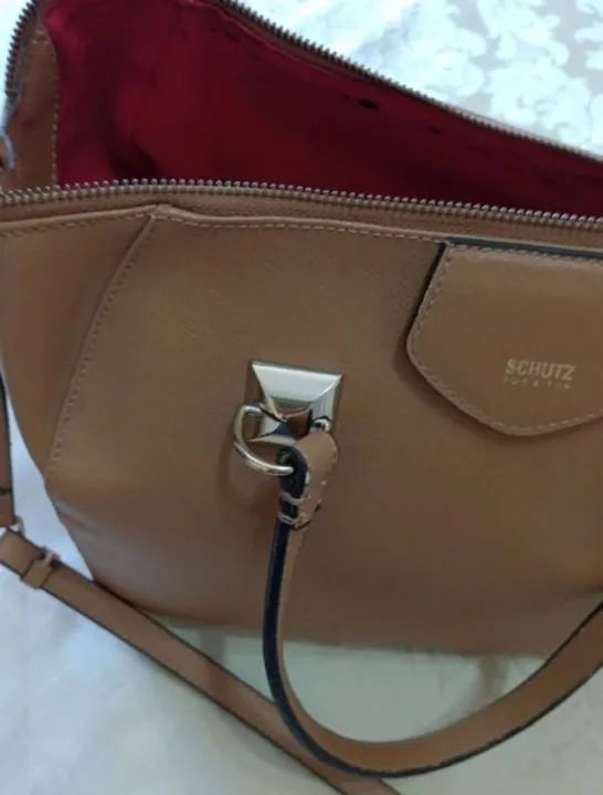 Bolsa de ombro feminina em couro bege - Foto 5