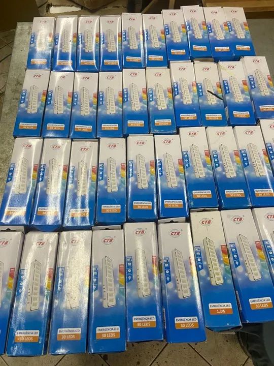 Kit com 40 Luminárias De Emergência Com 30 Leds Marca Ctb - Foto 5