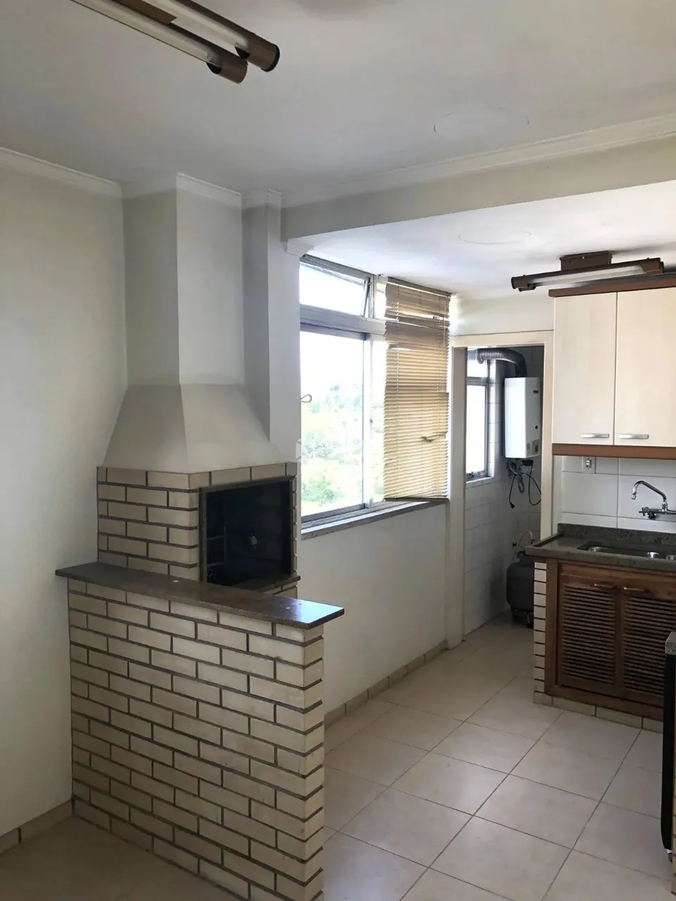 Apartamento de 2 quartos em frente a Redenção no bairro Farroupilha e próximo ao Hospital
