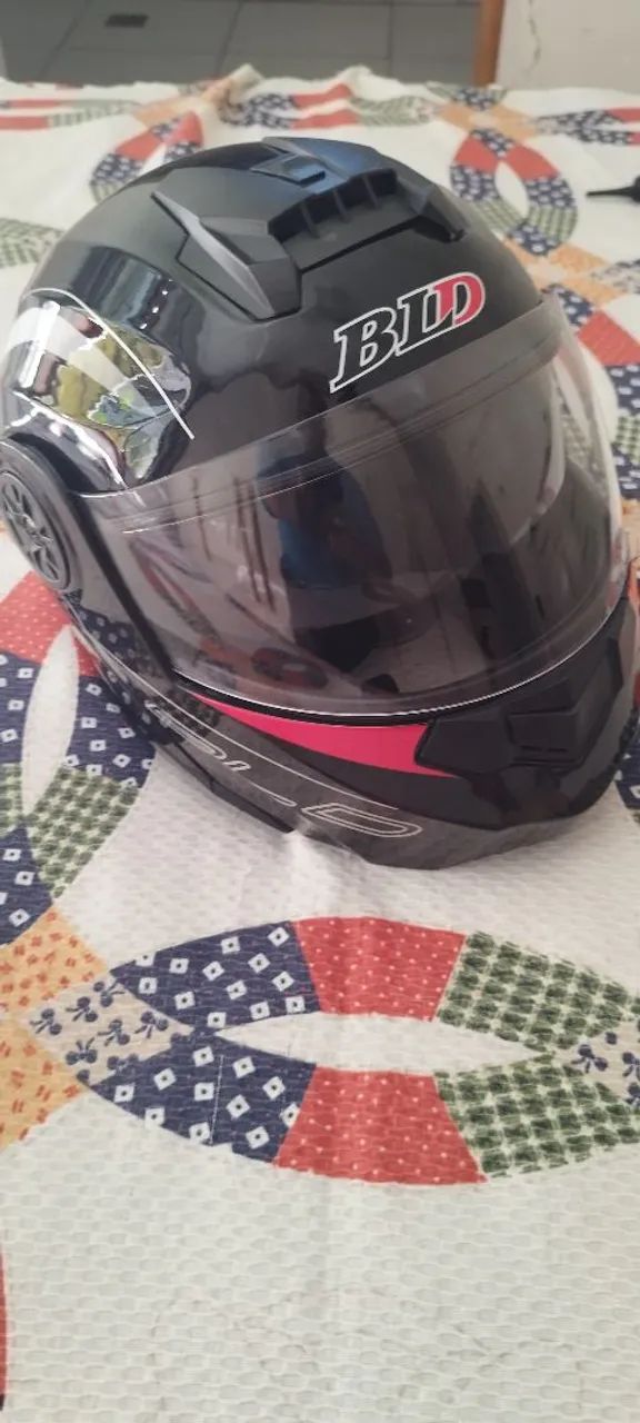 Capacete escamoavel com viseira escura - Foto 2