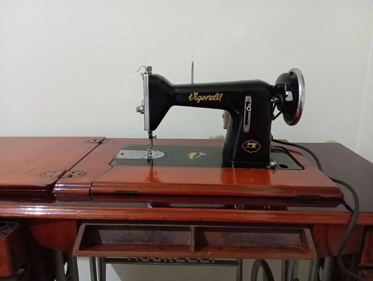 Máquina de Costura Vigorelli Antiga - Funcionando (elétrica) - Foto 2