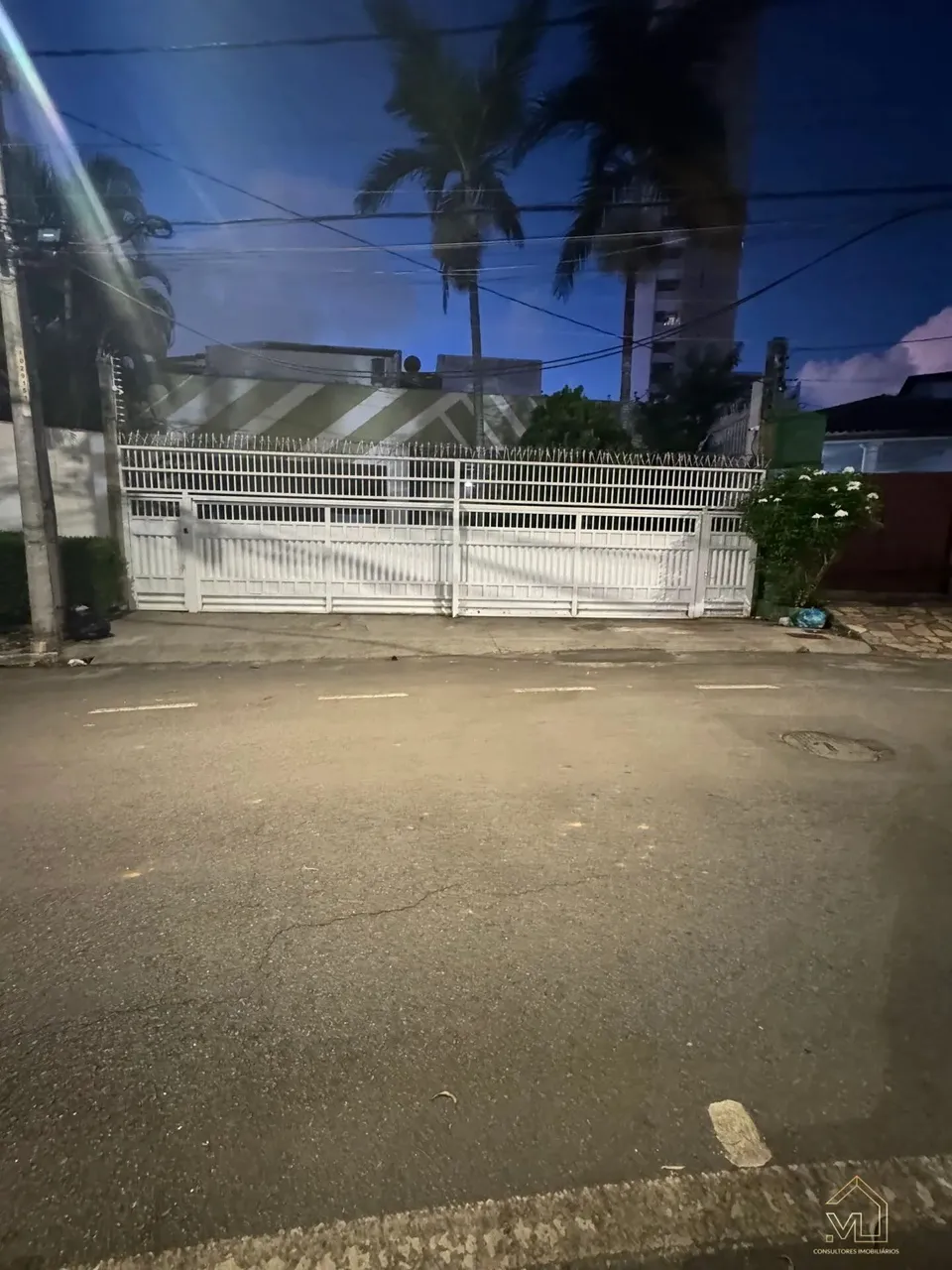ALUGA-SE CASA COMERCIAL CAMINHO DAS ÁRVORES (PRAÇA DOS EUCALIPTOS)