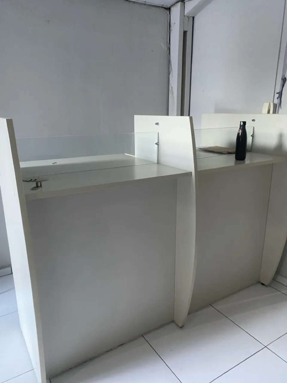 Balcões de atendimento branco com vidro