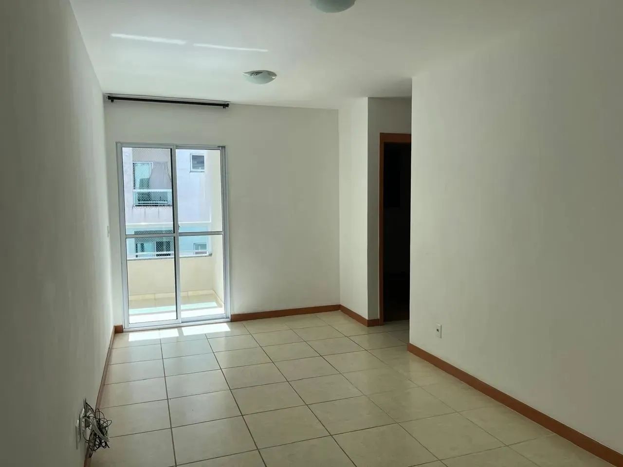 Alugo apartamento 2/4 suíte e varanda no Soberano em Buraquinho - Foto 4