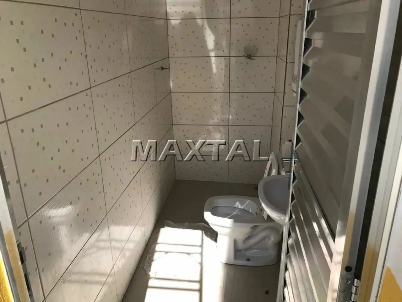 Salão comercial à venda com 560m² , loja com 100m² ,4 banheiros e 25 vagas para carros, em - Foto 2