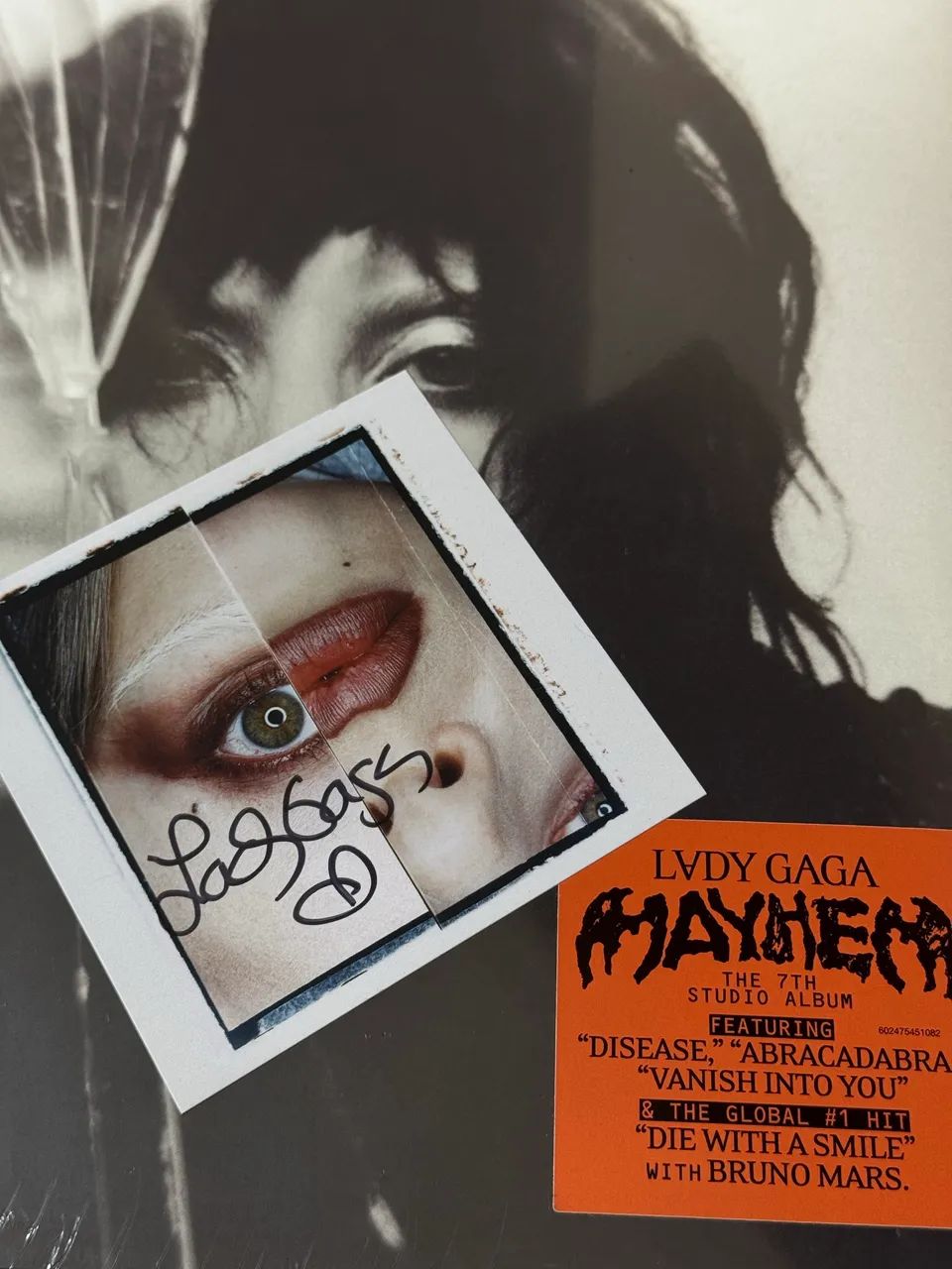 lady gaga - mayhem (vinil standard + card autografado)