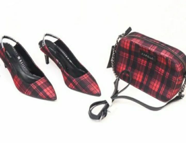 CONJUNTO BOLSA E SCARPIN, EM COURO LEGÍTIMO E TECIDO XADREZ, MARCA CORELLO. - Foto 5