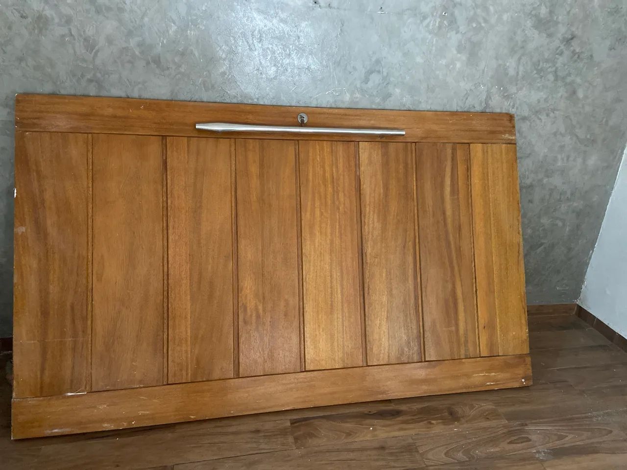 Porta de madeira maciça 1,42  por 240  altura 