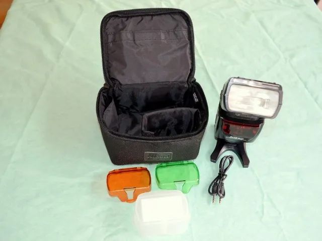 Flash Nikon SB700, Noviss Completo na caixa c/ 3 lens color originais sem uso.