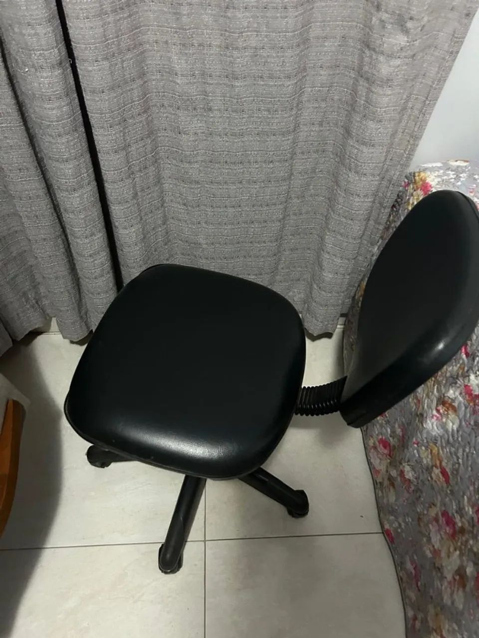 DUAS CADEIRAS DE ESCRITÓRIO64861129068418122