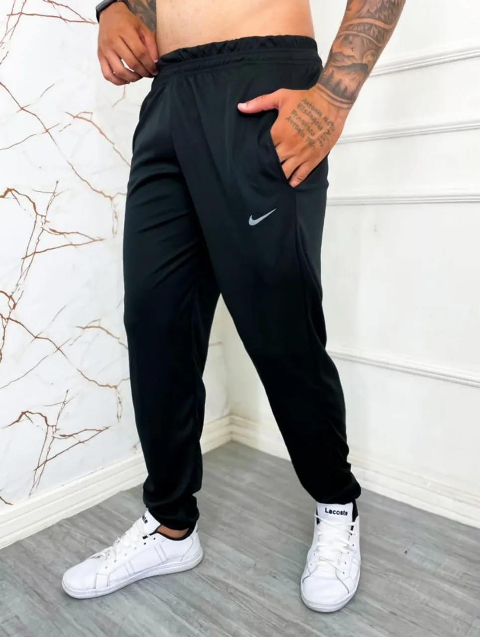 Calça de Treino Nike Masculina - Conforto e Estilo!