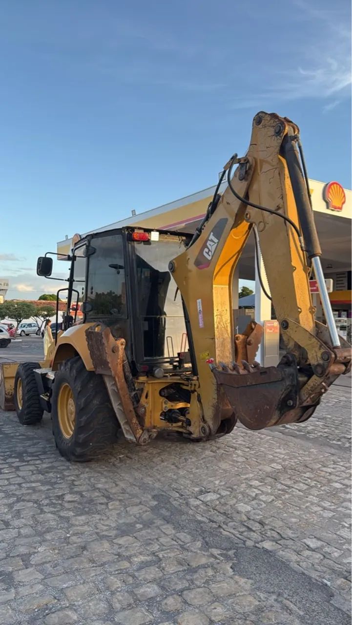 Retroescavadeira Caterpillar 416F - Foto 2
